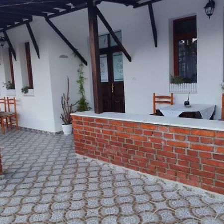 Guest House Baba Lluka Berat Exterior photo