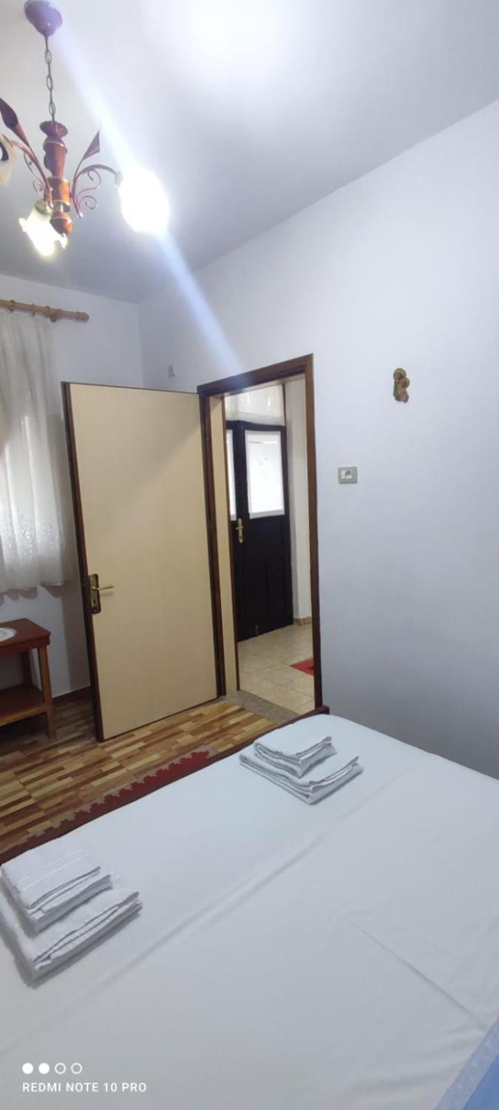 Guest House Baba Lluka Berat Exterior photo